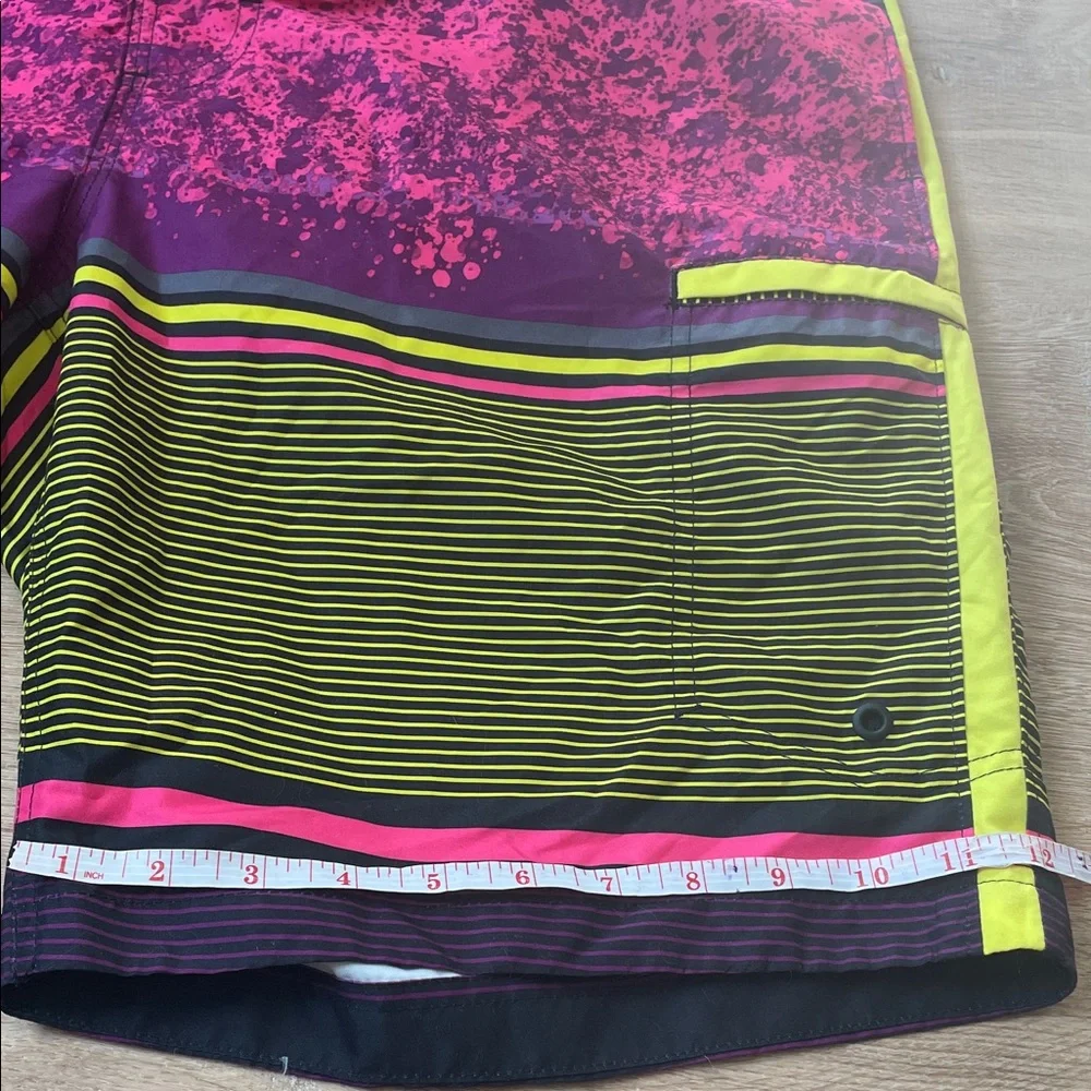 Wave Zone Men’s Striped Swim Shorts Large Vibrant Beach Trunks